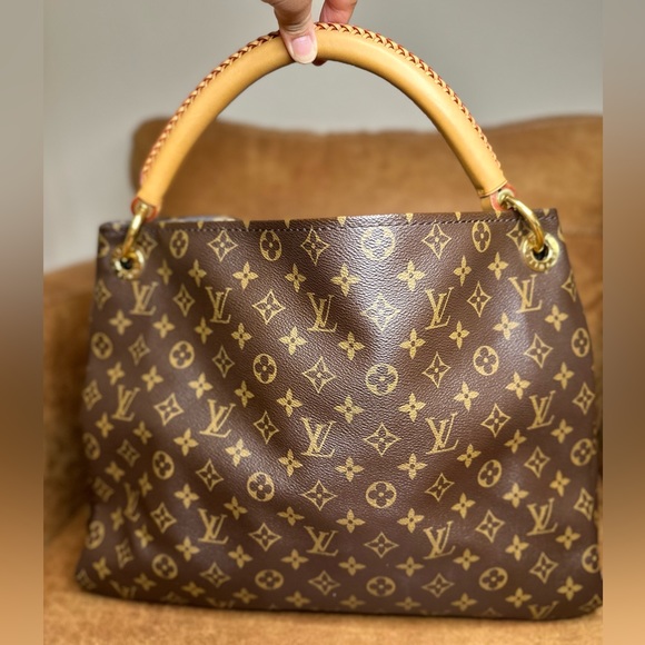 Louis Vuitton Artsy MM in Monogram - Picture 6 of 16